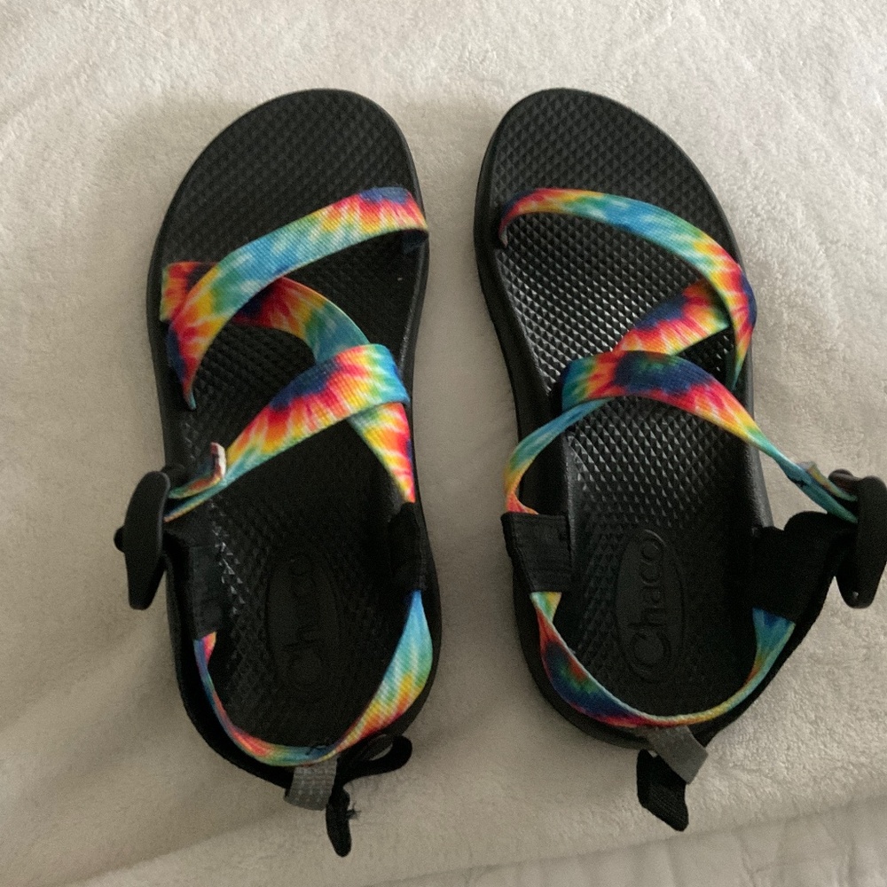 Girls’ rainbow Chaco Sandals size 4